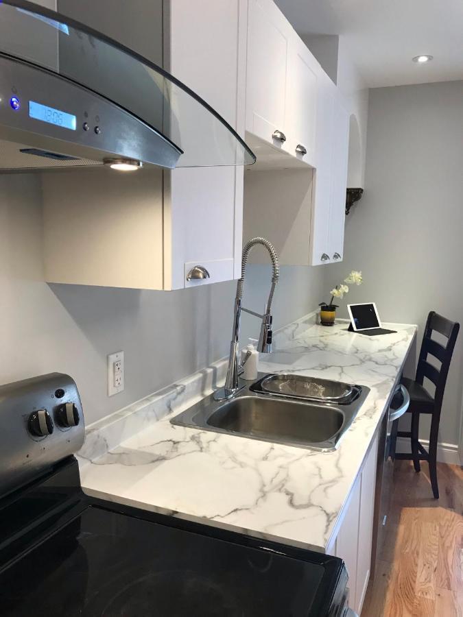 Ottawa Downtown Executive Apartment Retreat With Private Balcony Near Bank Street - Sleep Max 2 Екстериор снимка